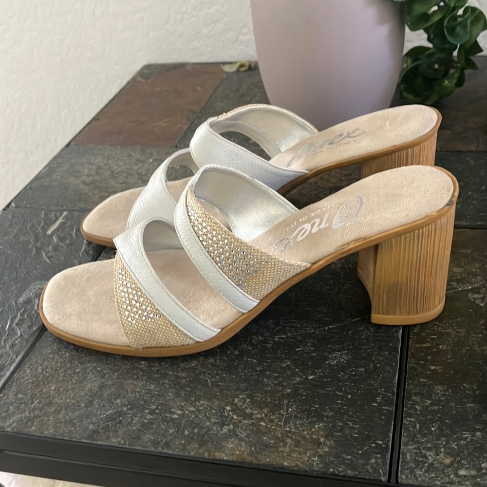 Onex‎ Women's White and Tan Sandals size 8 like new - Picture 2 of 6
